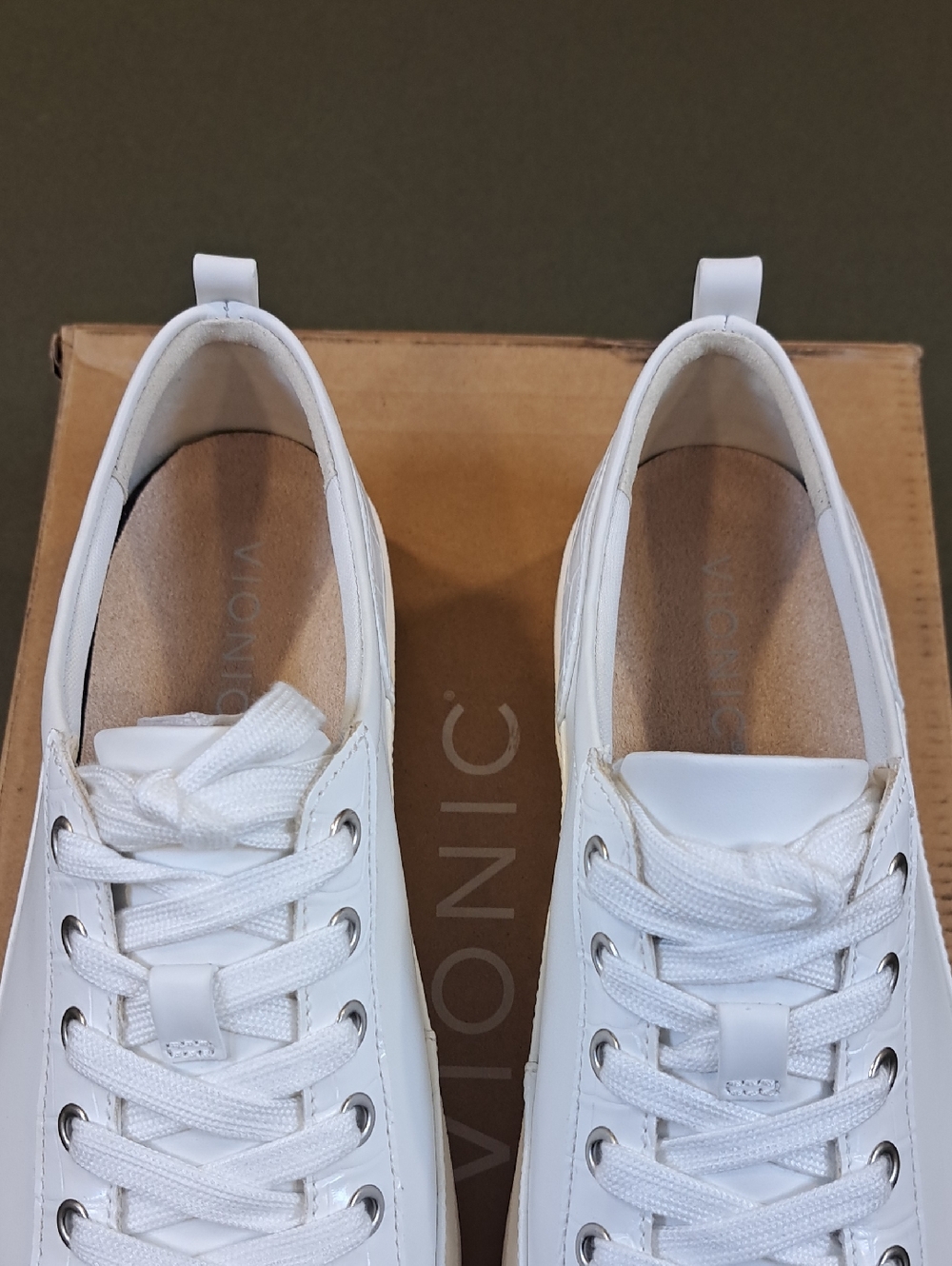 Vionic Winny Sneakers - Color: White - Size: Women 9 - Picture 5 of 11